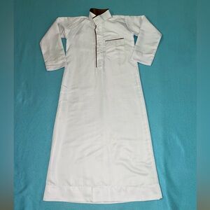 Throbe prayer robe silky white long sleeve mock neck chest pocket NEW size S